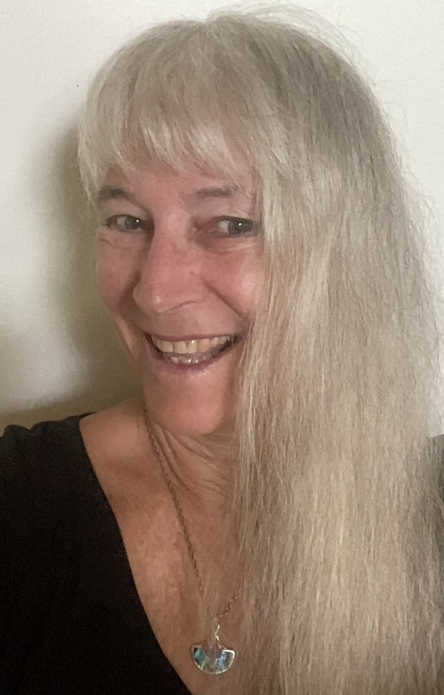 Lorayne, Maui artist and designer